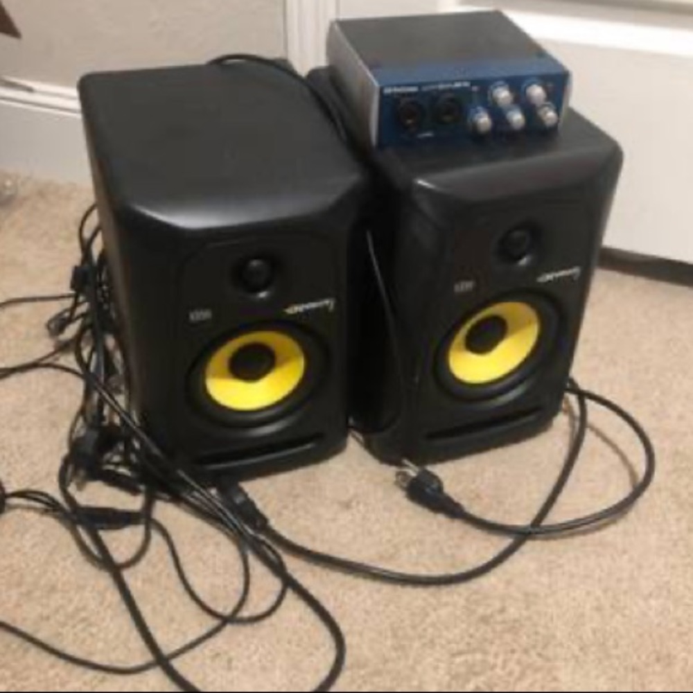 Speaker’s with amp mic headphones HMU